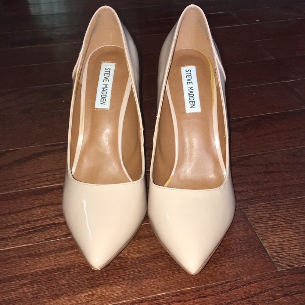 Steve Madden Nude Pumps